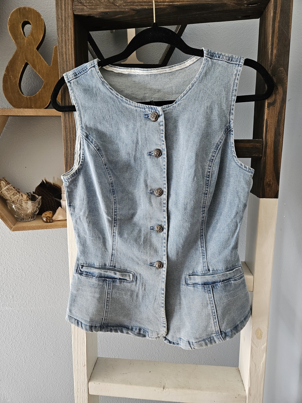 NWT Woman's Light Wash Tailored Denim Vest Size Small